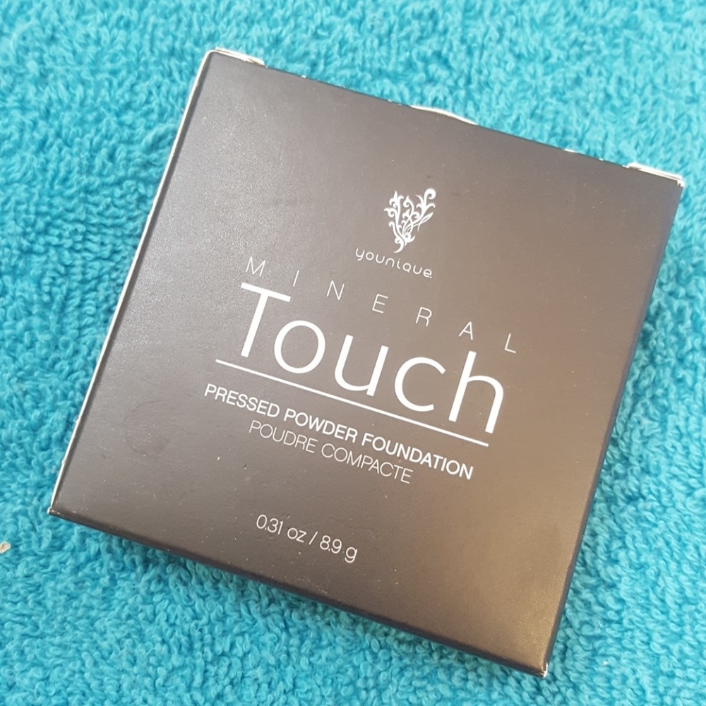 Younique Mineral Touch Pressed Powder Foundation